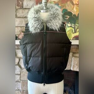 Vintage American Rag puffer vest with fake fur collar. Black/pink accents S L